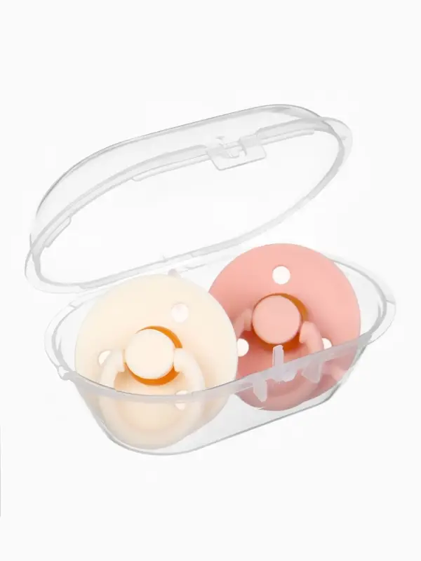 Набор классических пустышек, 2 шт., латекс, персиковый/айвори, в контейнере, от 3 мес., M&B Набор классических пустышек, 2 шт., латекс, персиковый/айвори, в контейнере, от 3 мес., M&B