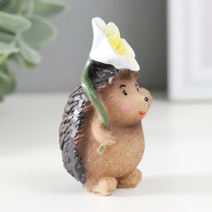 Сувенир полистоун  Сувенир полистоун "Ёжик с цветком/листиком" МИКС 3,8х4,3х7,5 см