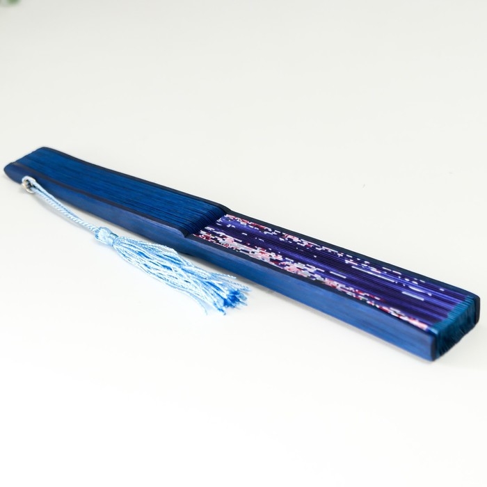 Веер бамбук, текстиль h=21 см  Веер бамбук, текстиль h=21 см "Цветы и бабочки" синий, с кисточкой