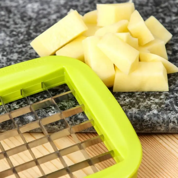 Овощерезка универсальная с контейнером Доляна Fresh Cook, 3 сменные насадки и пушер, 14.5&times;14.5&times;21 см, бело-зелёная