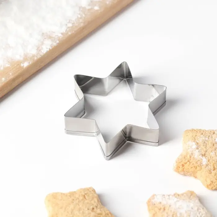 Форма для вырезания печенья новогодняя «Звезда», 6×6×2 см, цвет серебристый Форма для вырезания печенья новогодняя «Звезда», 6×6×2 см, цвет серебристый