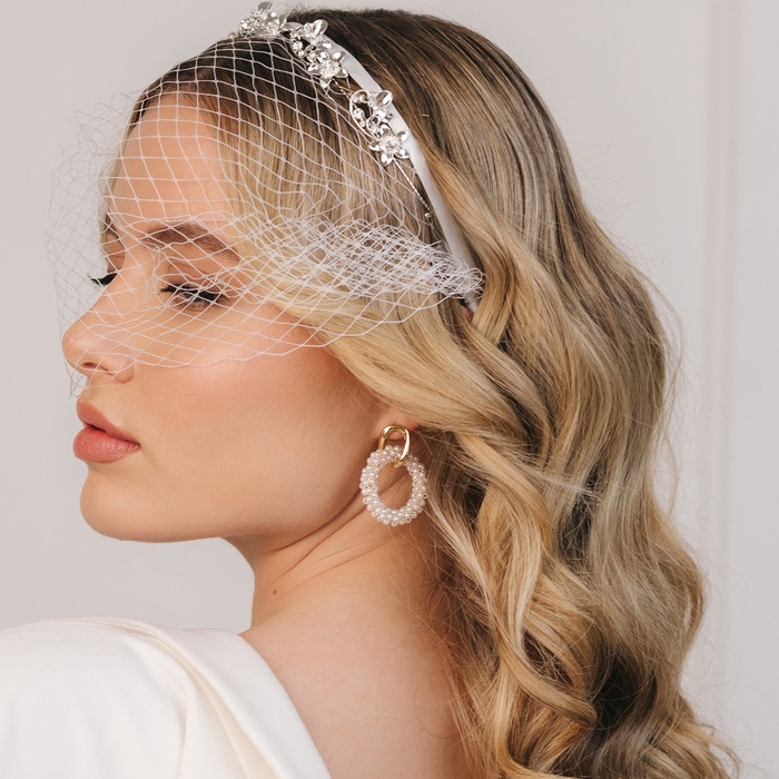 Серьги с жемчугом «Круги» на кольце, цвет белый в золоте Серьги с жемчугом «Круги» на кольце, цвет белый в золоте