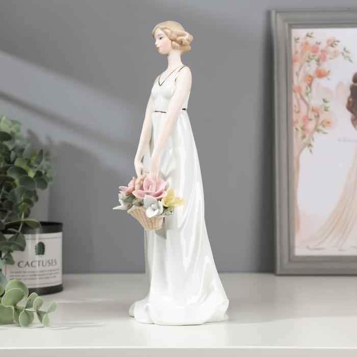Сувенир керамика  Сувенир керамика "Девушка с корзиной цветов" 27х10х9 см