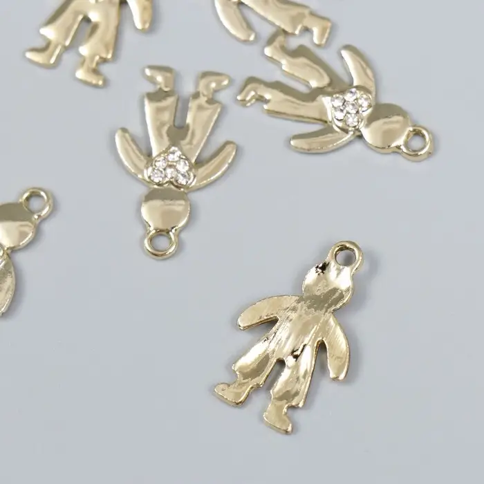 Металлический элемент, декоративная подвеска «Арт Узор. Мальчик с сердечком», стразы, золото, 1.5×2.2 см