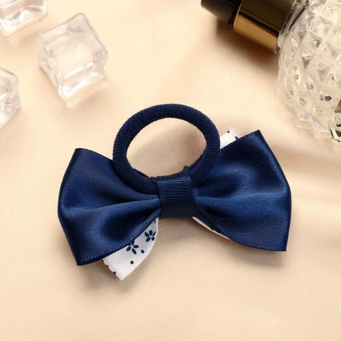 Резинка для волос «Школьница», бант цветочки, 6.5 см, бело-синяя