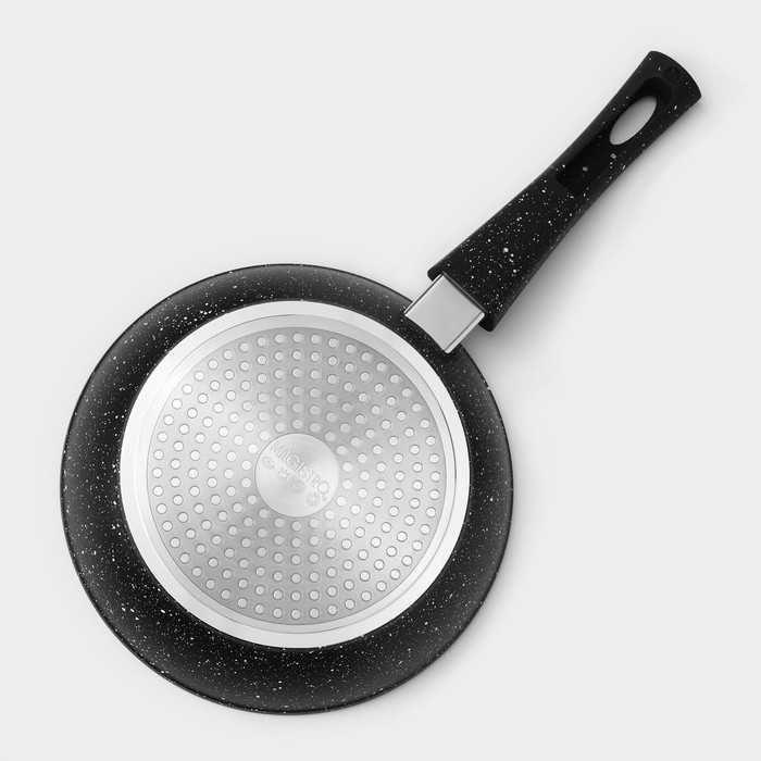 Сковорода кованая Magistro Dark, d=20 см, съёмная ручка soft-touch, антипригарное покрытие, индукция, цвет чёрный Сковорода кованая Magistro Dark, d=20 см, съёмная ручка soft-touch, антипригарное покрытие, индукция, цвет чёрный