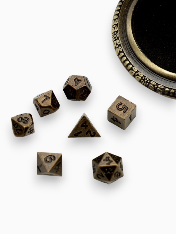 Кубики для D&D (Dungeons and Dragons, ДнД) в кейсе-дайсбоксе, d-4 см