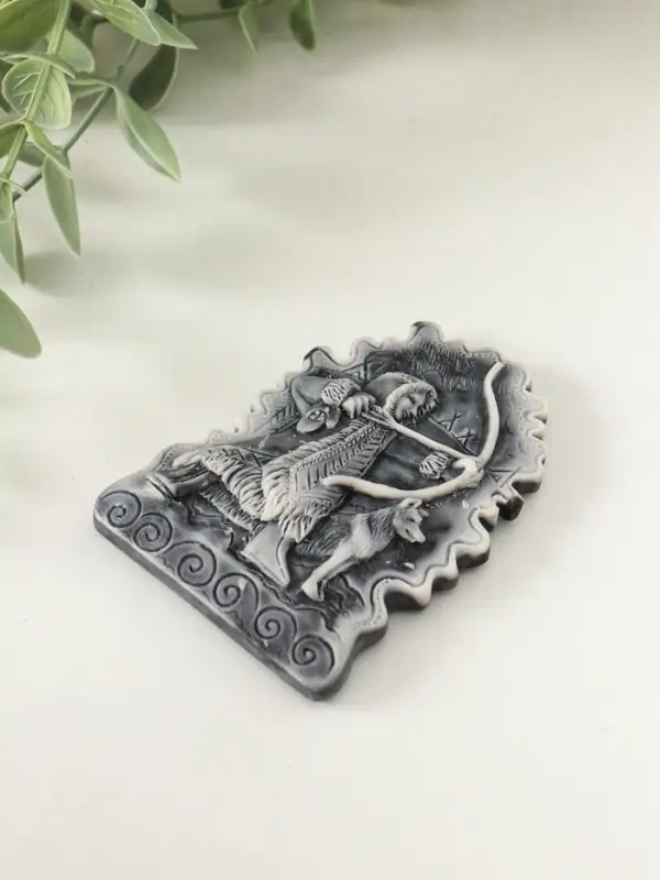 Магнит Магнит "Охотник с луком (барельеф)" 8 см