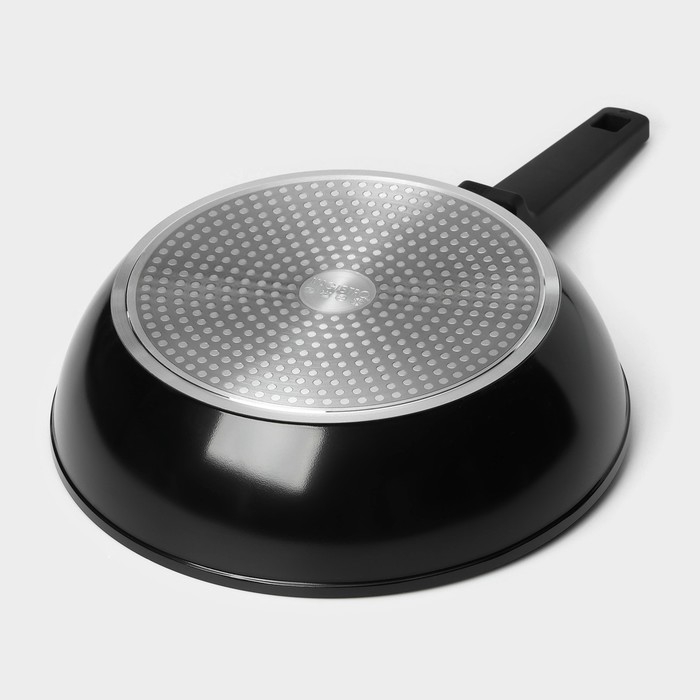 Сковорода Magistro Flame, d=28 см, h=7,5 см, антипригарное покрытие, индукция, цвет чёрный Сковорода Magistro Flame, d=28 см, h=7,5 см, антипригарное покрытие, индукция, цвет чёрный