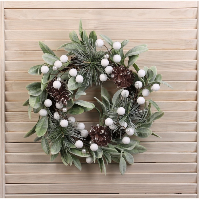 Венок новогодний d-38 см  Венок новогодний d-38 см "Зимние ягодки белые"