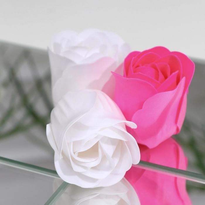 Мыльные розочки, фуксия и белые, набор 9 шт. Мыльные розочки, фуксия и белые, набор 9 шт.