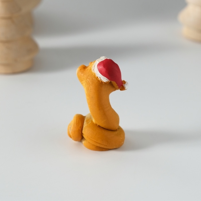 Сувенир полистоун Сувенир полистоун "Добрый змей в новогоднем колпаке" МИКС 2,5х2,5х4 см