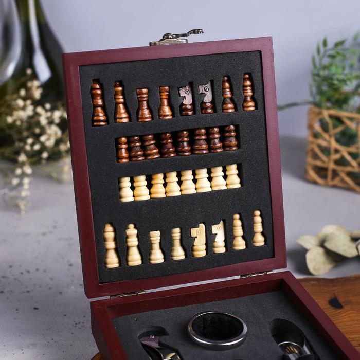 Винный набор: нож-сомелье со штопором, каплеуловитель, нож для фольги и пробка для вина с шахматами «Золотому человеку». Винный набор: нож-сомелье со штопором, каплеуловитель, нож для фольги и пробка для вина с шахматами «Золотому человеку».