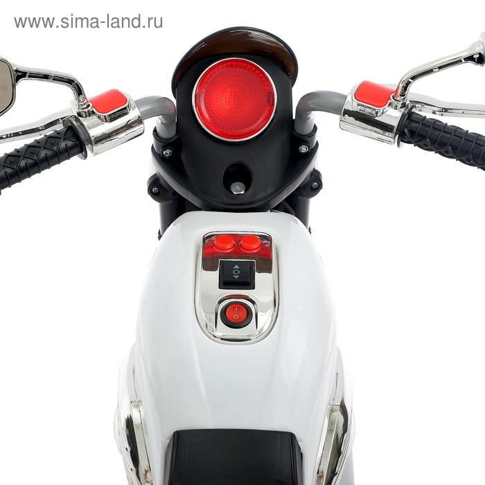 Электромобиль «Чоппер», с аккумулятором, световые и звуковые эффекты, цвет белый Электромобиль «Чоппер», с аккумулятором, световые и звуковые эффекты, цвет белый