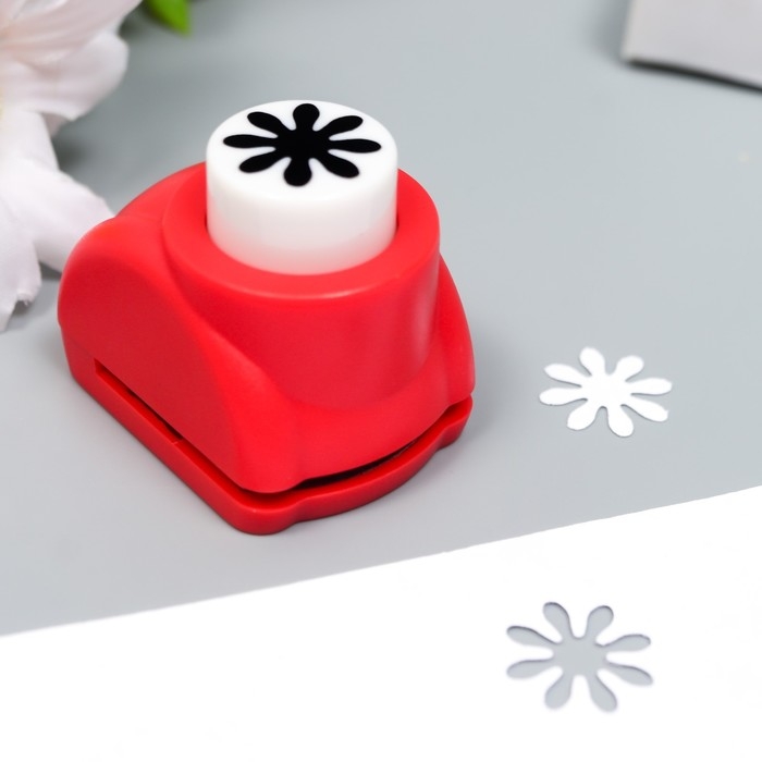 Дырокол фигурный Дырокол фигурный "Ромашка" d=1,5 см 3,5х4х4 см МИКС