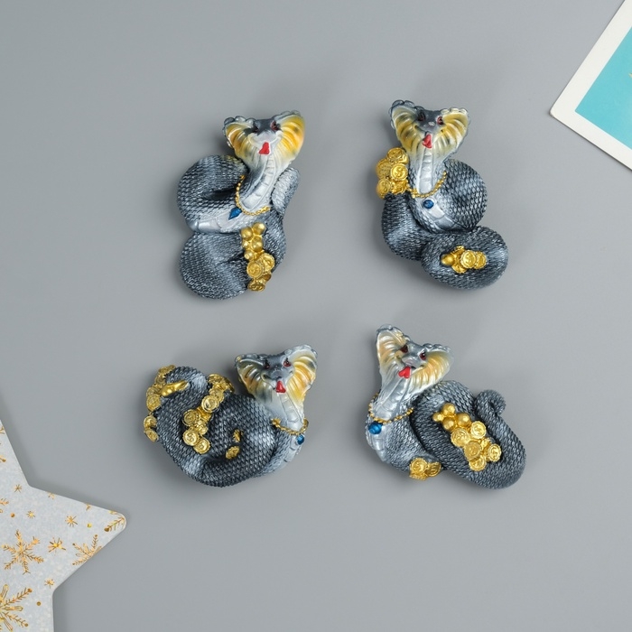 Магнит полистоун  Магнит полистоун "Змей тёмный с монетками" МИКС 6,5х3,8х2 см