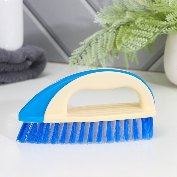 Щётка - утюжок Доляна, 17×6×8,5 см, цвет МИКС Щётка - утюжок Доляна, 17×6×8,5 см, цвет МИКС