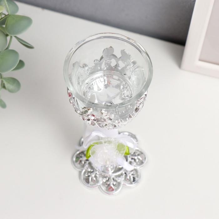 Подсвечник стекло, пластик на 1 свечу Подсвечник стекло, пластик на 1 свечу "Сердцебиение" бокал на ножке серебро 14,5х6х6 см