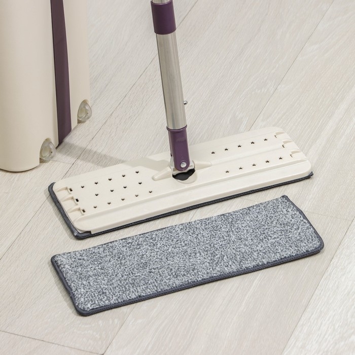 Швабра с отжимом и ведро: ведро с отсеками для полоскания и отжима 10 л, швабра плоская, запасная насадка из микрофибры Швабра с отжимом и ведро: ведро с отсеками для полоскания и отжима 10 л, швабра плоская, запасная насадка из микрофибры