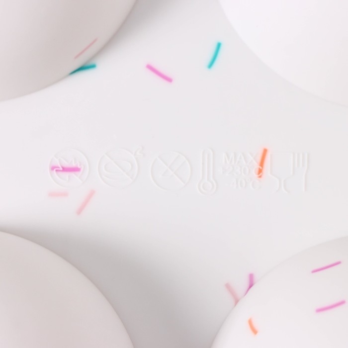 Форма для выпечки KONFINETTA «Фигуры. Полусфера», силикон, 27,8×16,3×3,4 см, 6 ячеек (d=6,7 см), цвет белый Форма для выпечки KONFINETTA «Фигуры. Полусфера», силикон, 27,8×16,3×3,4 см, 6 ячеек (d=6,7 см), цвет белый