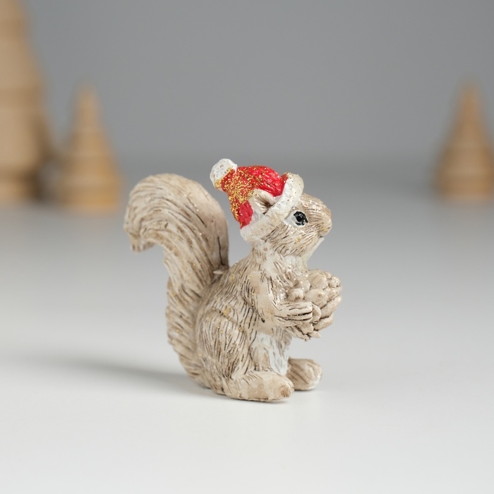 Сувенир полистоун  Сувенир полистоун "Белочка в красной шапочке" МИКС 5х7,7х4,5 см