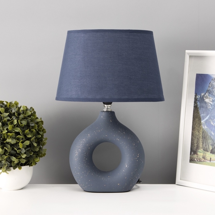 Настольная лампа с абажуром RISALUX «Анжелика», 1×40 Вт, Е14, синий, 22×22×32 см Настольная лампа с абажуром RISALUX «Анжелика», 1×40 Вт, Е14, синий, 22×22×32 см