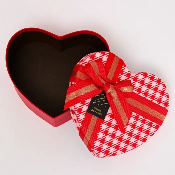 Набор подарочных коробок 3 в 1 Сердца 22&times;20&times;9/19&times;17&times;7.5/16&times;13.5&times;6 см