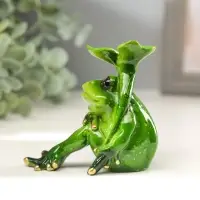 Фигурка полистоун &laquo;Лягушка с листочком&raquo;, 10&times;6&times;11 см, МИКС