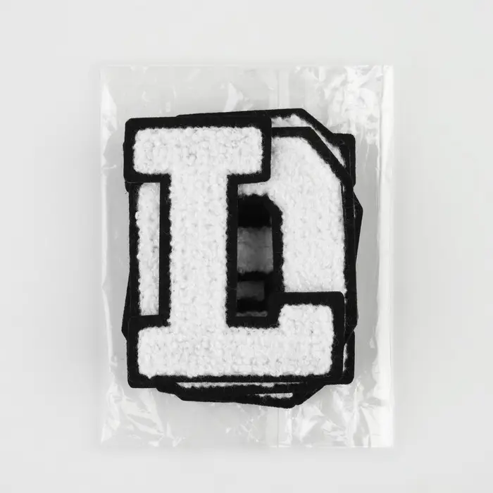 Термоаппликация SCHOOL, 8×6 см - размер буквы, набор 6 шт., белая Термоаппликация SCHOOL, 8×6 см - размер буквы, набор 6 шт., белая