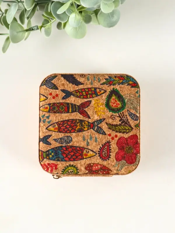 Шкатулка кожзам для украшений "Рыбки" пробка 10х10х5 см