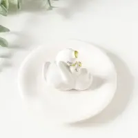 Сувенир керамика подставка под кольца "Лебедь с малышом" белая 10х10х7 см