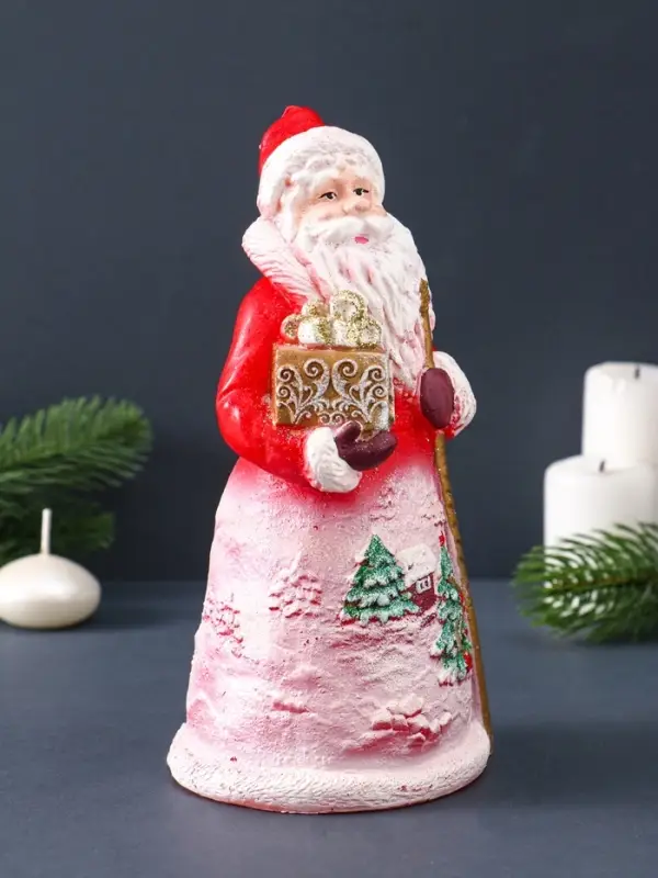 Свеча фигурная "Дед Мороз с подарком" 9х9х19,5 см, цв. красный