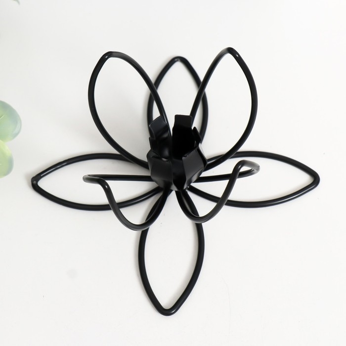 Подсвечник металл на 1 свечу "Контуры лилии" d-2 см чёрный 13х13х6,5 см