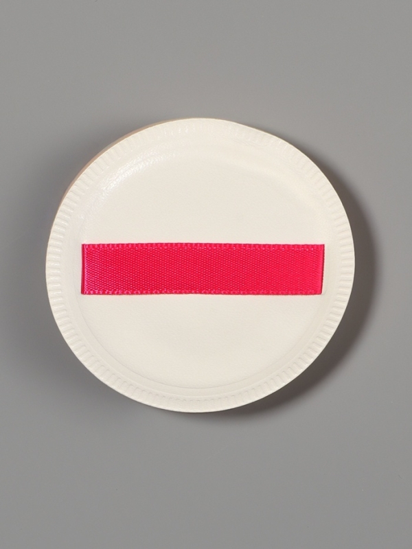 Спонж д/макияжа круг с держат d5см  в пласт футляре латекс белый пакет QF Спонж д/макияжа круг с держат d5см  в пласт футляре латекс белый пакет QF