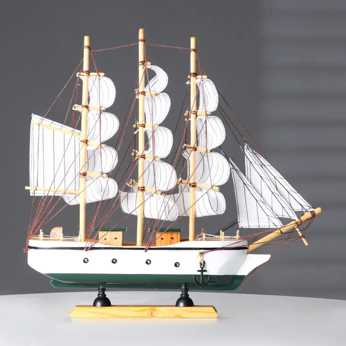 Сувенирная модель корабля &laquo;Мортан&raquo;, борта белые, 33&times;31&times;5 см