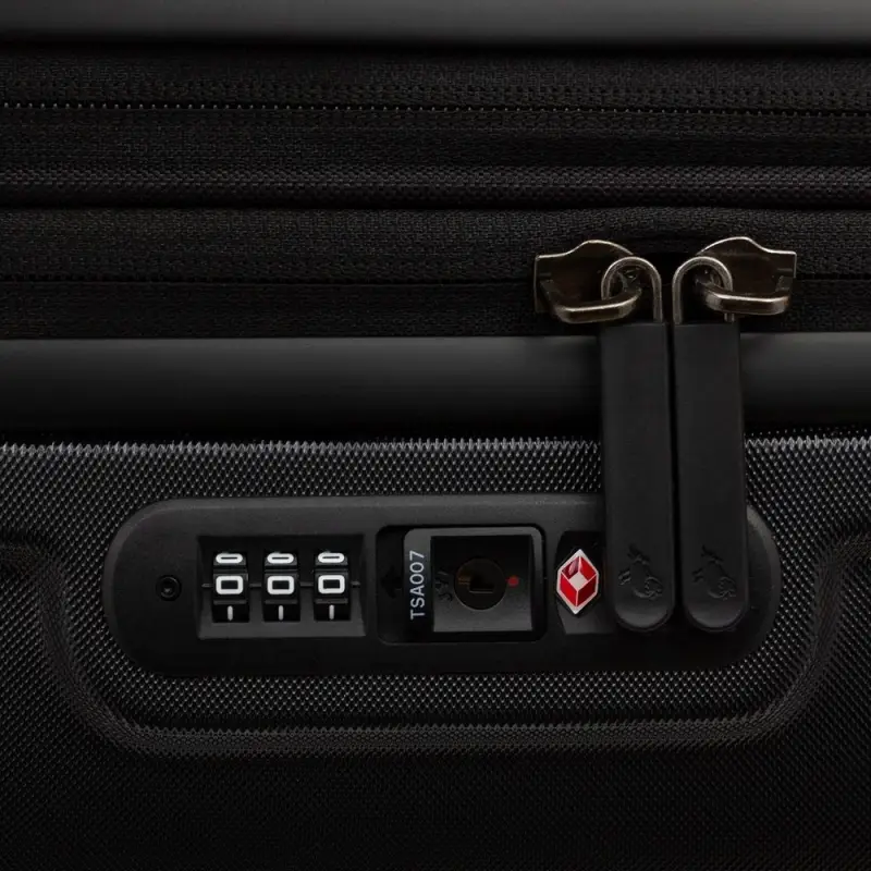 Чемодан Logoduck M, черный