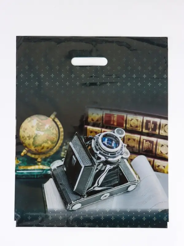 Пакет Пакет "Фокус" полиэтиленовый с вырубной ручкой, ламинированый 38х47 см, 60 мкм