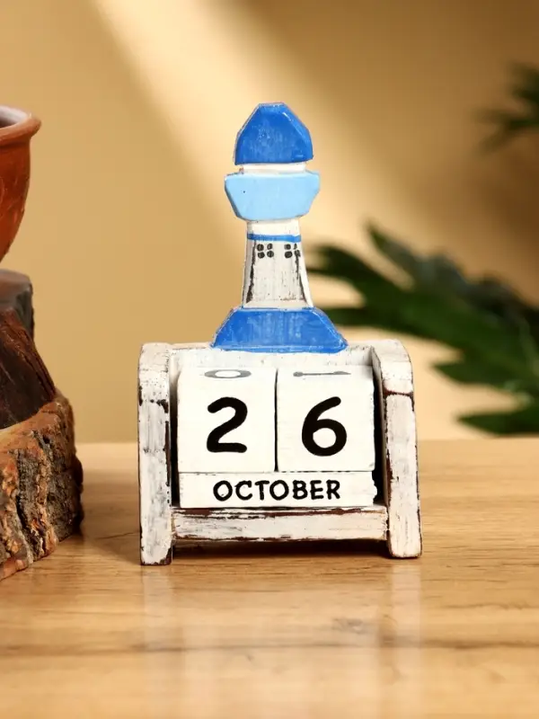 Календарь настольный «Маяк», 7×4×11 см, дерево, бело-синий