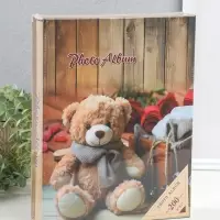 Фотоальбом на 200 фото 13х18 см "Медведь в шарфе, красные розы" в коробке 5,5х23,5х29,5 см   1096272