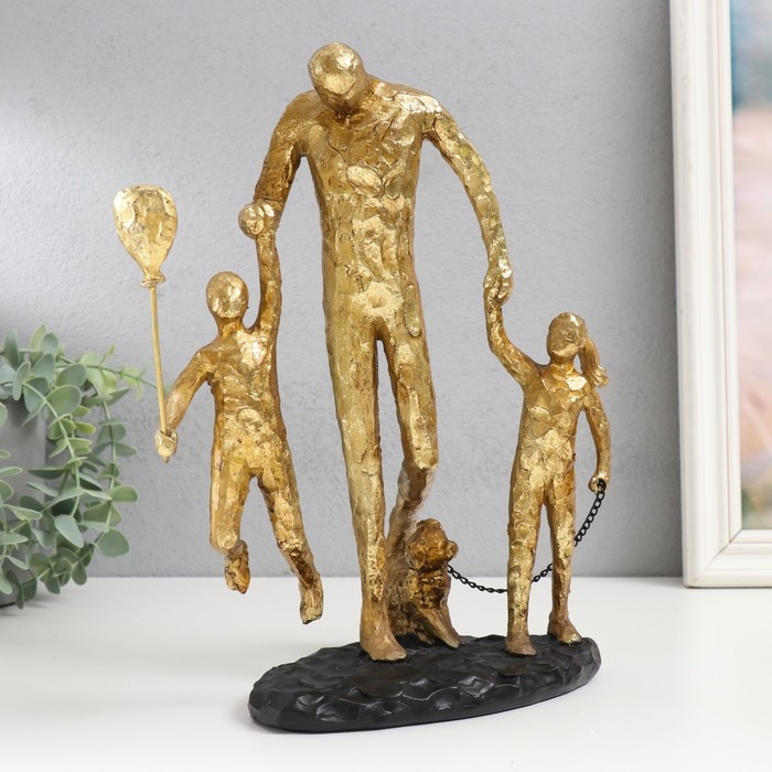 Сувенир полистоун "Прогулка с папой" золото 28х19х12 см