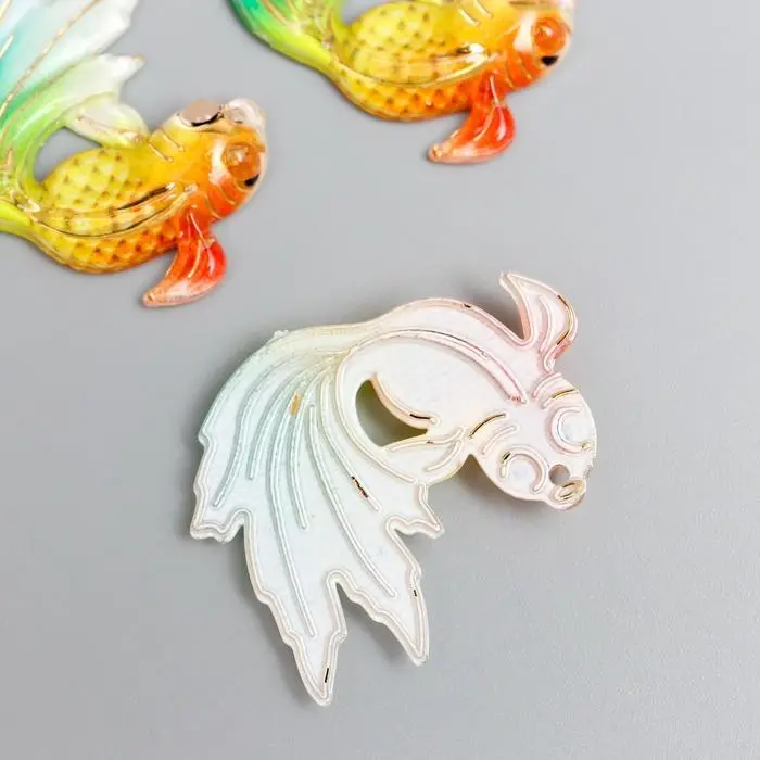 Декор для творчества пластик "Рыбка оранж с зелёно-голубым хвостом" с золотом 2,5х3 см