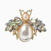 Брошь &laquo;Жук&raquo; роскошный, жемчуг, кристаллы, цвет белый радужный в золоте