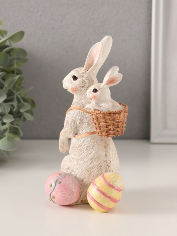 Сувенир полистоун "Кролик с крольчонком в корзине, с крашенными яйцами" 10х8,5х15,5 см