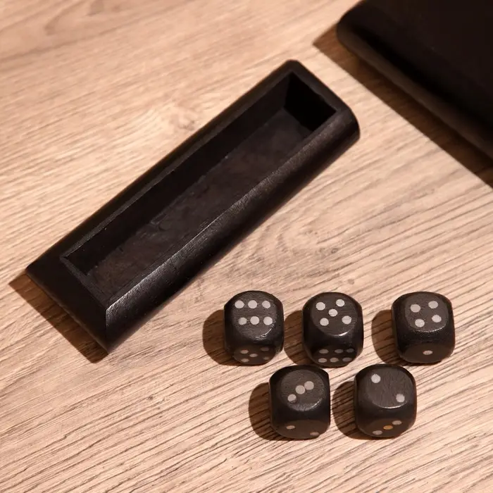 Кубики игральные в шкатулке, 15&times;7&times;3.5 см, манговое дерево