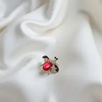 Брошь &laquo;Муха&raquo;, в полете, цветная в золоте