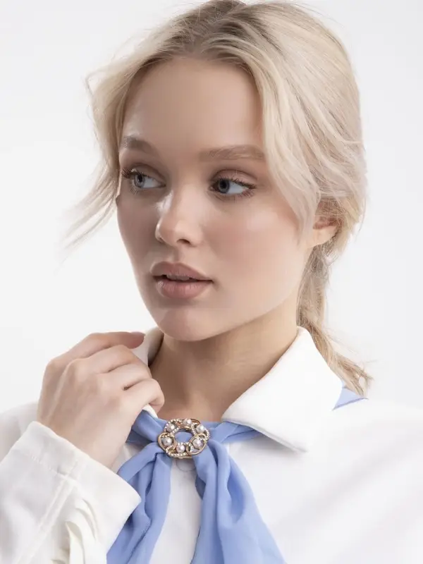 Зажим для платка &laquo;Звенья&raquo;, с жемчужиной, белый в золоте