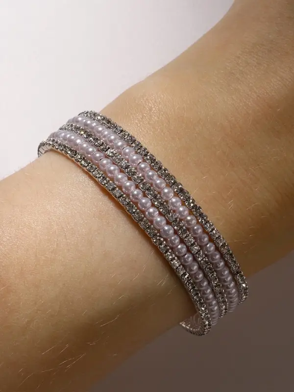 Браслет пружинка со стразами &laquo;Жемчуг&raquo;, d=5.5, белый в серебре