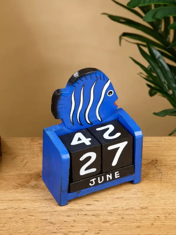 Календарь настольный "Экзотическая рыбка" дерево 11х5х14 см, цв. синий