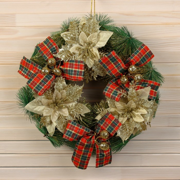 Венок новогодний d-30 см  Венок новогодний d-30 см "Яркая сказка" банты с ягодами цветы