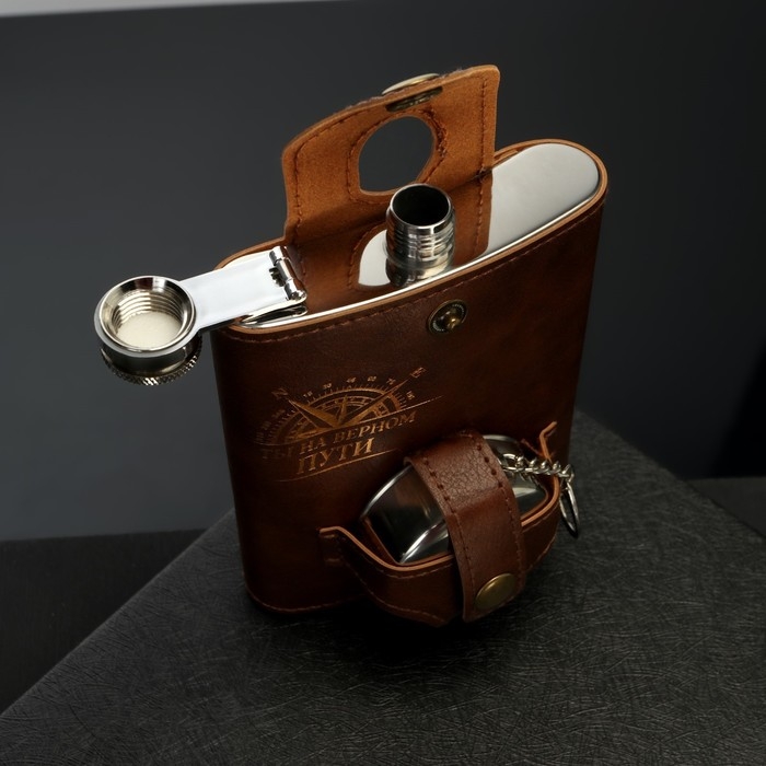 Фляжка со складной стопкой в чехле «На верном пути», 240 мл / 75 мл Фляжка со складной стопкой в чехле «На верном пути», 240 мл / 75 мл